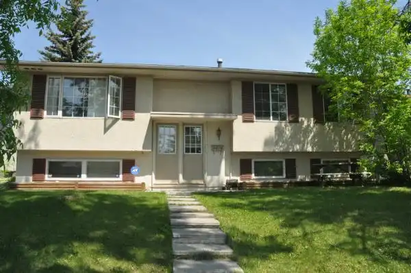 Spacious 1200 sq ft Upper Level Home | 4816 Memorial Drive NE, Calgary | 3096382