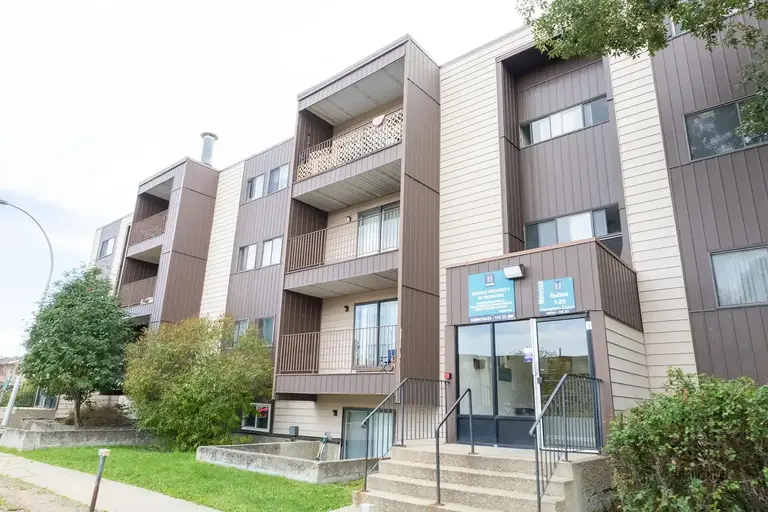 Hampton Court | 16404 115 Street NW, Edmonton | 3091044