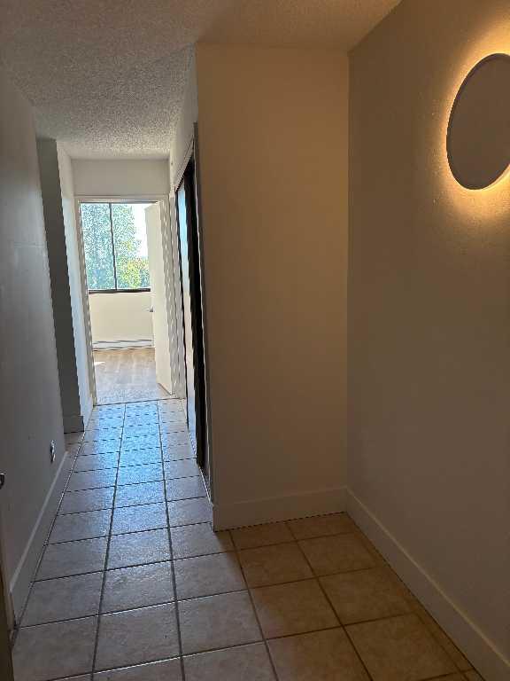 Laval 4 1/2 , - métro Montmorency-chauffé Ascenseur -Béton - | 3091709