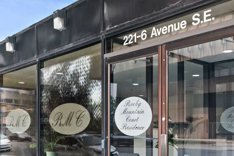 1 Bedroom corner unit in the heart of Downtown Calgary with stunning views | 1602 - 221 6 Avenue Southeast, Calgary | 3115924