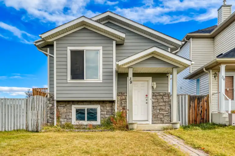 Spacious 2-Bed Main Floor Unit – Saddle Ridge NE | 38 Saddlemead Way Northeast, Calgary | 3120672