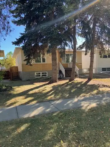 Pet-Friendly 4+ Bedroom Home with Easy Access to NAIT and Downtown | Edmonton | 3146130