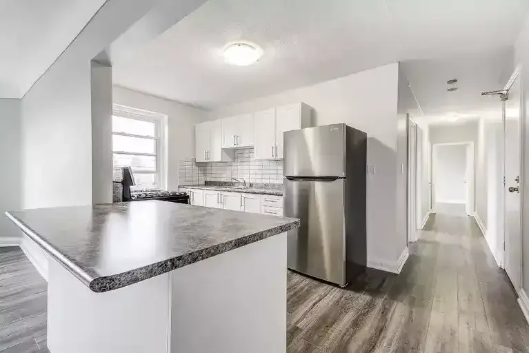 1 MONTH FREE - Fully renovated 2 bedroom on the brow of the escarpment with ALL utilities included | 385 Concession Street, Hamilton | 3092263