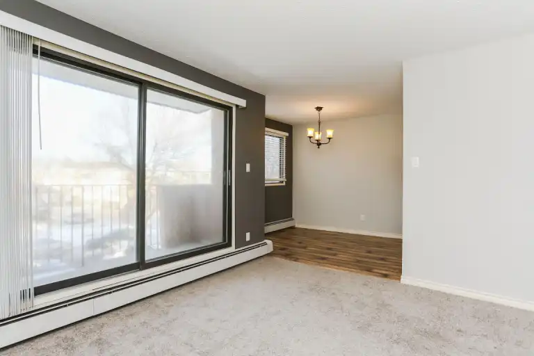 Oversized One Bedroom Fully Renovated Behind Oliver Square | 10607 114 Street Northwest, Edmonton | 3092302