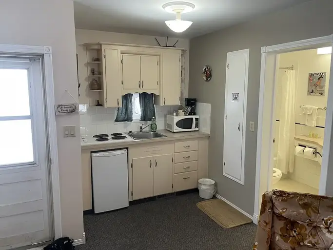 Cozy and bright Studio, all utilities included | 5505 1 Street West, Claresholm | 3092509