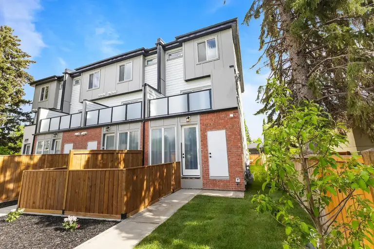 The Patio Residences: Rare Main Floor 1 Bed & Bath Townhomes in Banff Trail | 5B - 2202 25 Avenue Northwest, Calgary | 3092811