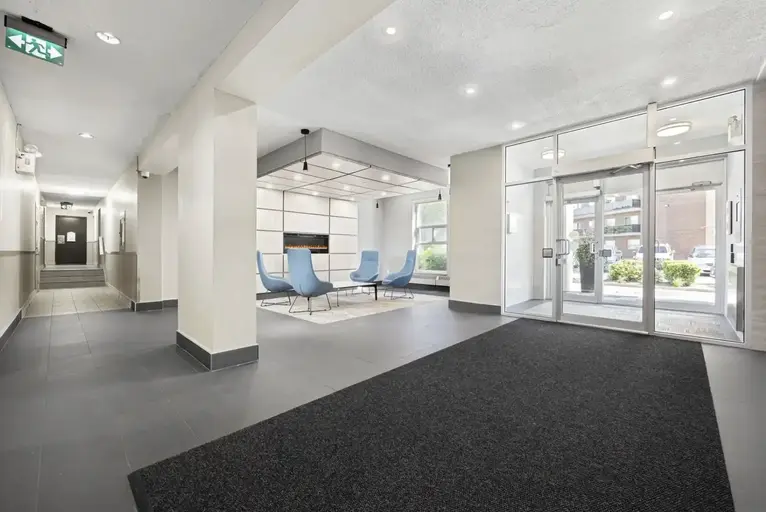 95 Paisley Blvd W, Mississauga, ON L5B 1E7 | 95 Paisley Boulevard West, Mississauga | 3092883