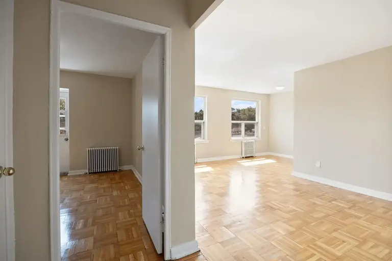 East York Apartments | 2890 St Clair Avenue East, Toronto | 3119157
