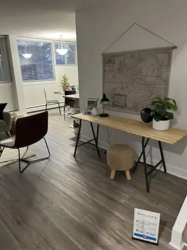 Charming Airy clean modern Condo suit professional | Calgary | 3150194