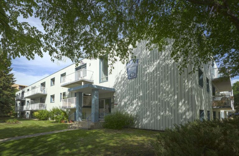 Queensbury | 1055 Powers Street, Winnipeg | 3093774