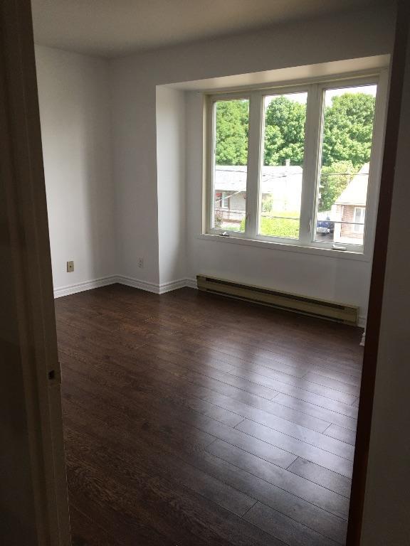 Logement lumineux au dernier étage, 2 chambres avec stationnemnt | 3093786