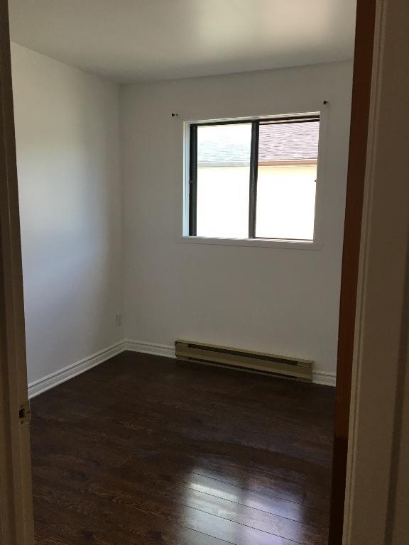 Logement lumineux au dernier étage, 2 chambres avec stationnemnt | 3093786