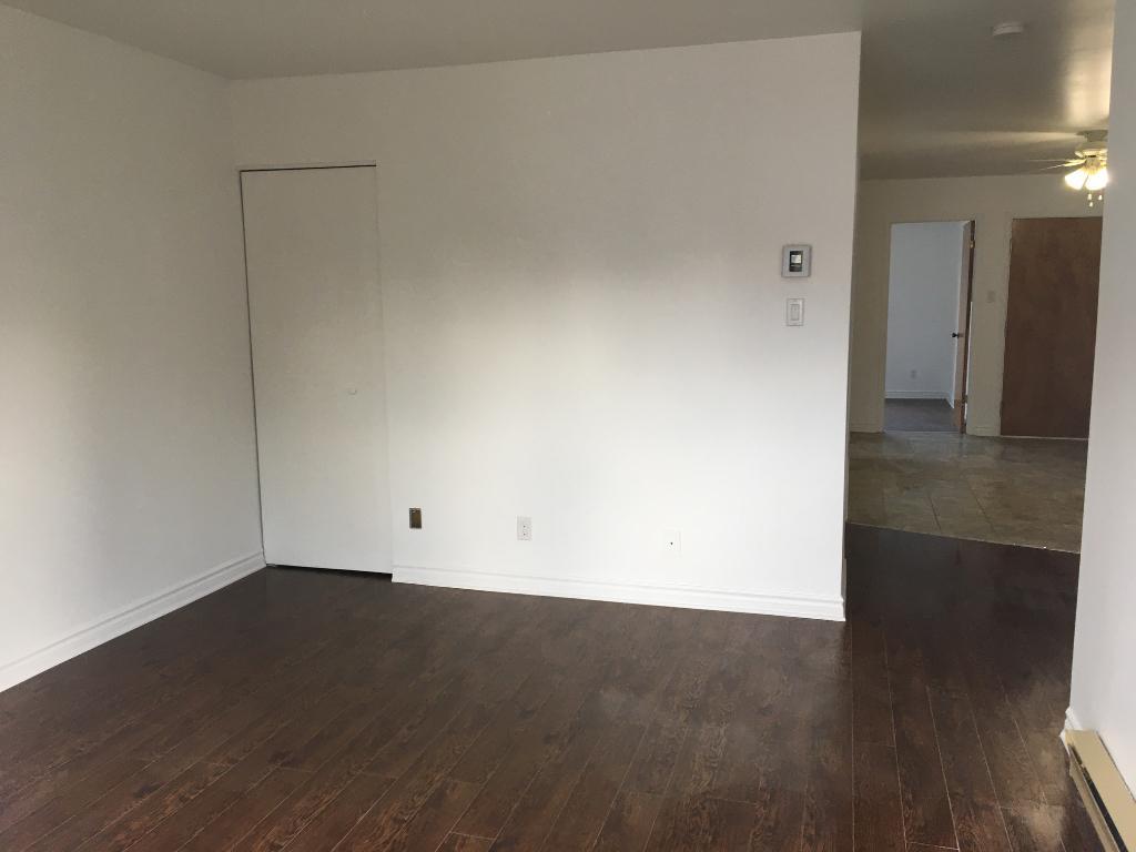 Logement lumineux au dernier étage, 2 chambres avec stationnemnt | 3093786