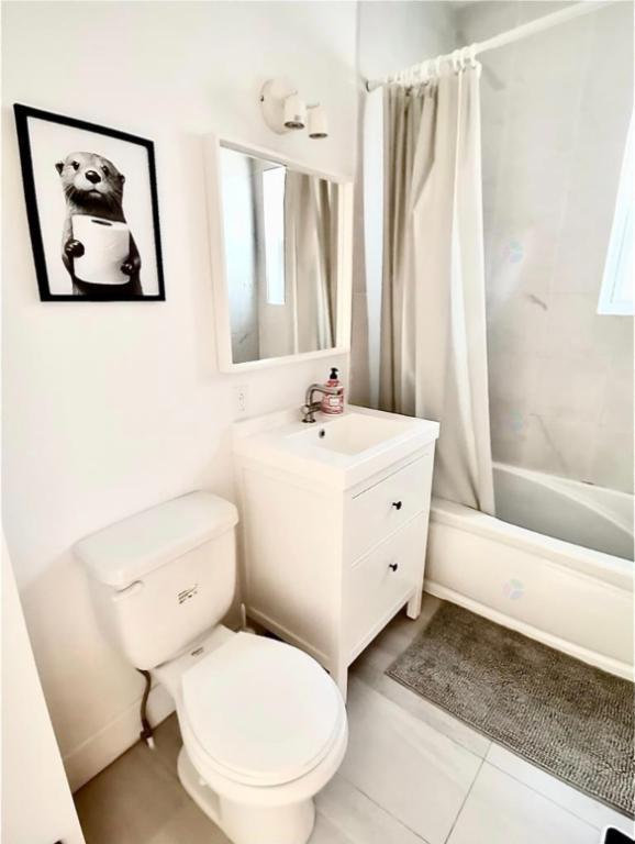 Appartement lumineux 2 pièces fermées + cuisine à 1 minute du métro D'Iberville! | 3093798