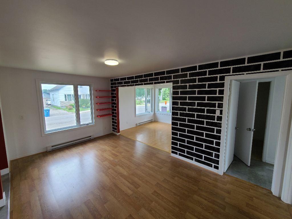 Grand 5 ½ rez-de-chaussée avec cour, abordable: Valleyfield | 3093800