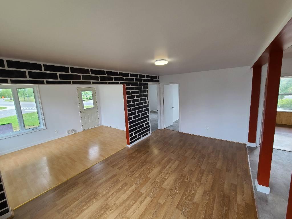 Grand 5 ½ rez-de-chaussée avec cour, abordable: Valleyfield | 3093800