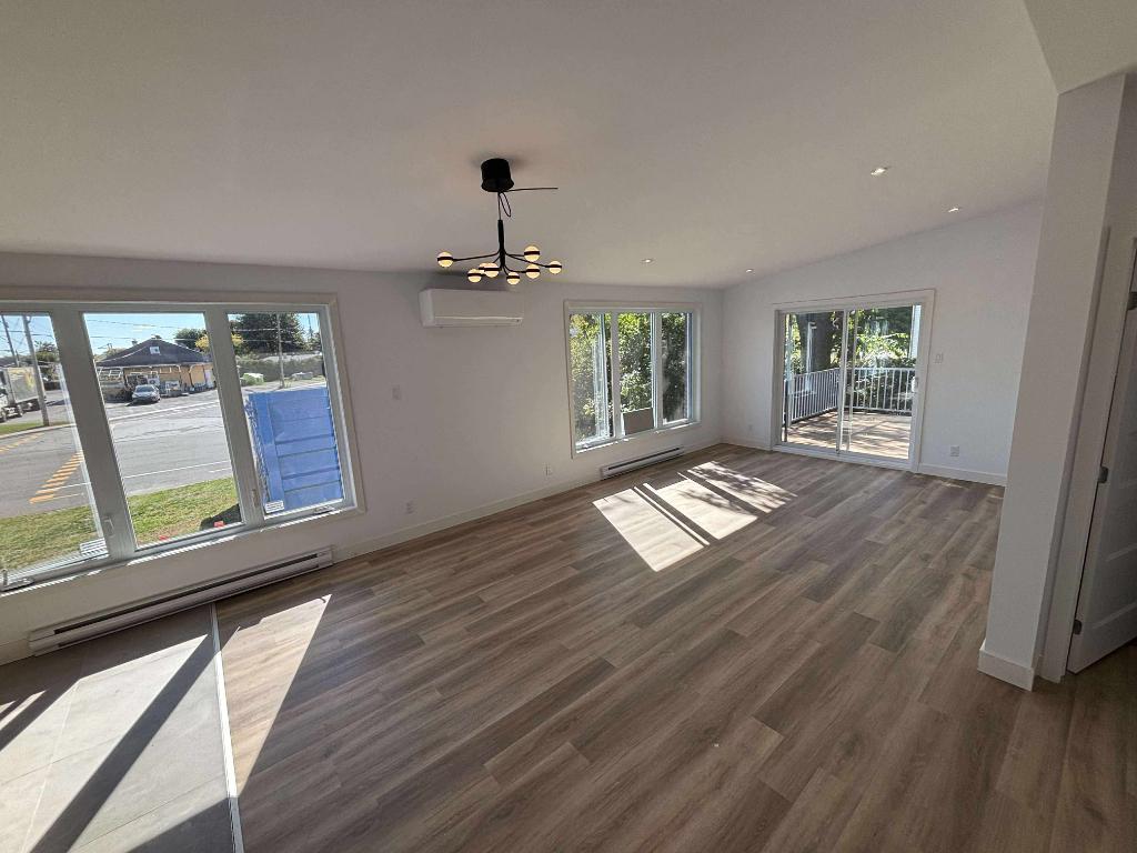Grand 4½ entièrement rénové (Rez-de-chaussée de maison) | 3093819