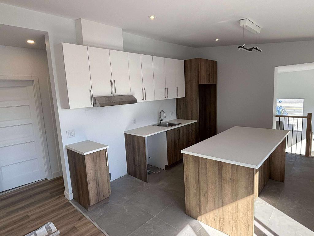 Grand 4½ entièrement rénové (Rez-de-chaussée de maison) | 3093819