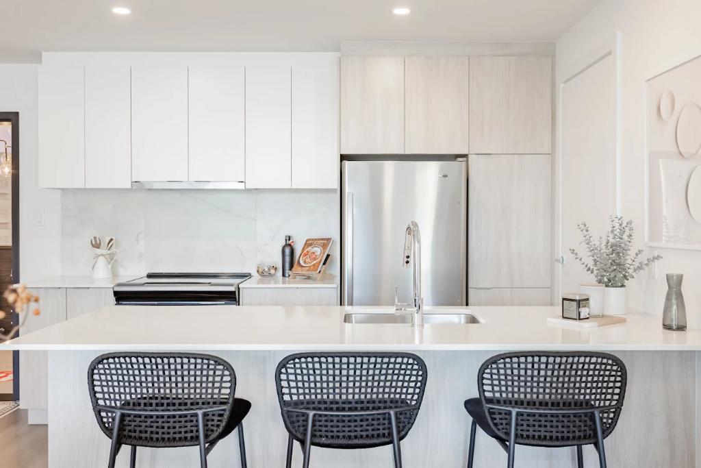 Spacious 3 1/2 Condo for Rent – Rubis Laval (9th Floor) | 3094128