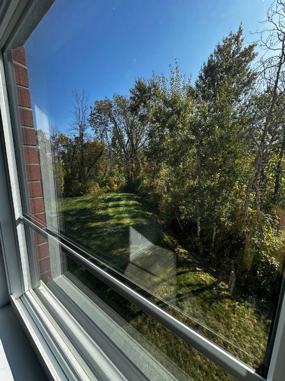 🏡 Grand 4½ moderne avec garage et superbe vue sur l’eau – Candiac 🌅 | 3120973