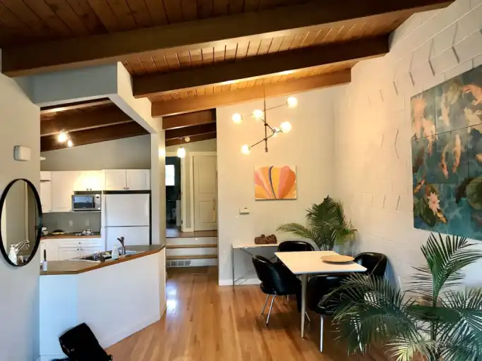 Marda Loop Renovated 2 rooms Dec 6 | Calgary | 3149428