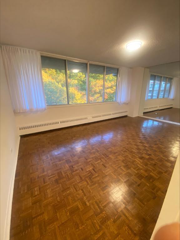 Vue imprenable & Prestige - Luxueux 5 ½ avec 2 BALCONS à Côte-des-Neiges - Piscine & Gym | 3094410