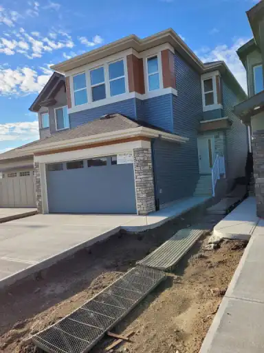 LEVEL2 LECTRIC VEHICLE CHARGER + AC INCLUDED AND INSTALLED. PRIME LOCATION | Edmonton | 3094576