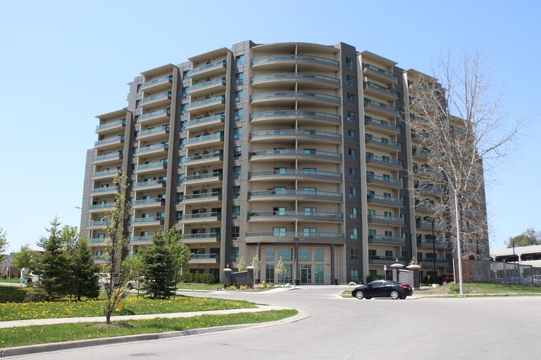 Westside Crossing | 848 Blythwood Road, London | 3094957