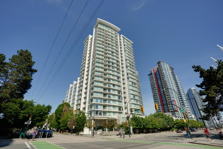 The Cosmo | 161 West Georgia Street, Vancouver | 3119678