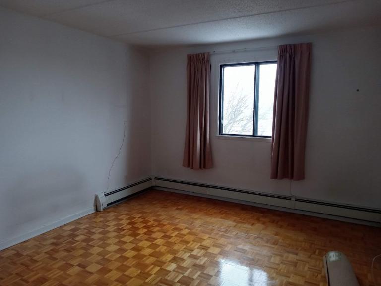 GRAND ET LUMINEUX 3.5 DISPONIBLE 1er MARS 2025 | 3095552