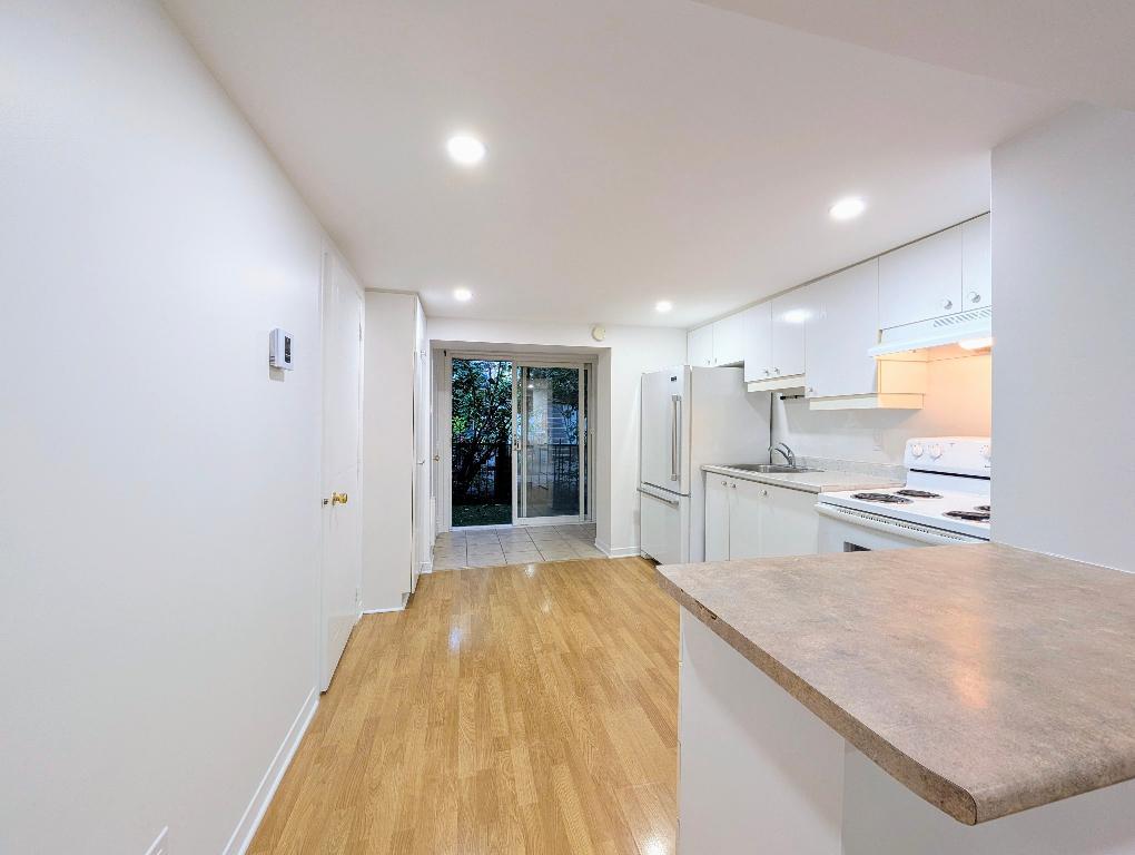 ** Spacious Studio with Outdoor Space - The Village/Downtown, Metro Papineau ** | 3095555