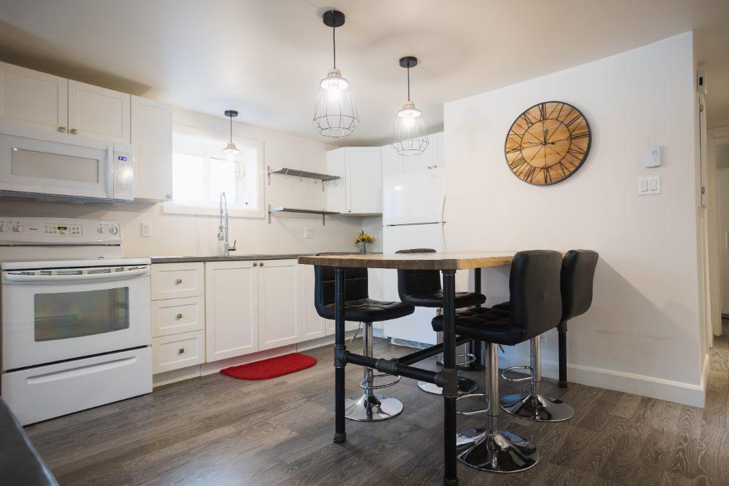 Beau grand 3 1/2 LUXUEUX avec walk-in disponible le 1er novembre 2025. | 3095568
