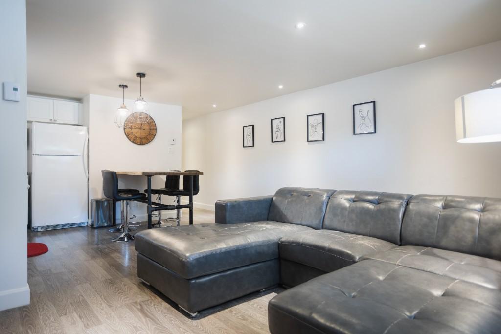Beau grand 3 1/2 LUXUEUX avec walk-in disponible le 1er novembre 2025. | 3095568
