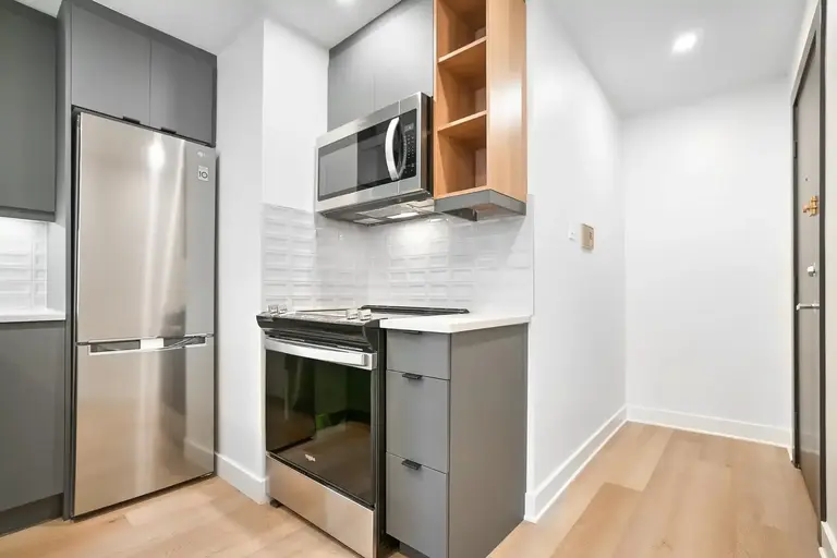 2235 Prud’Homme - Douek.ca | 2235 Avenue Prud'Homme, Montreal | 3095599