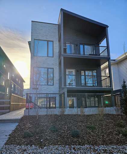 Mid Block | 10735 84 Ave, Edmonton | 3095879
