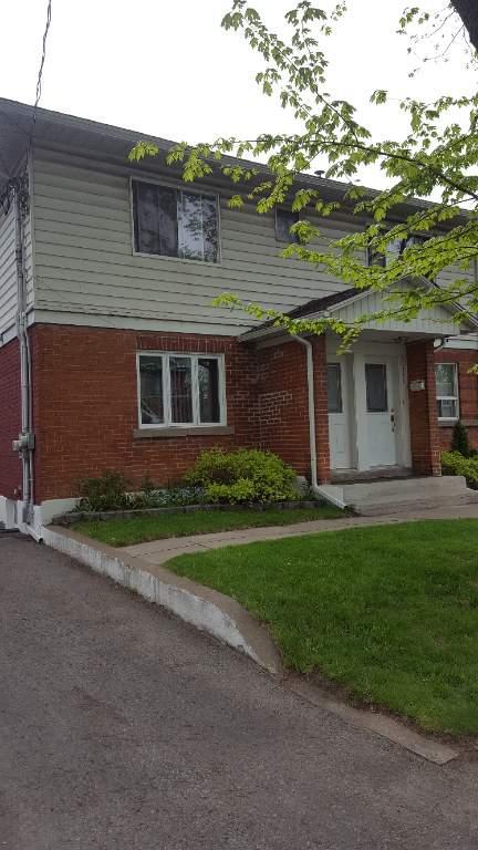 Beau 4 1/2 avec bureau (haut de duplex) | 3095931