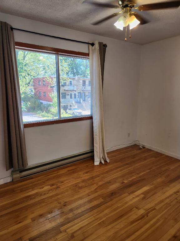 Beau 4 1/2 avec bureau (haut de duplex) | 3095931