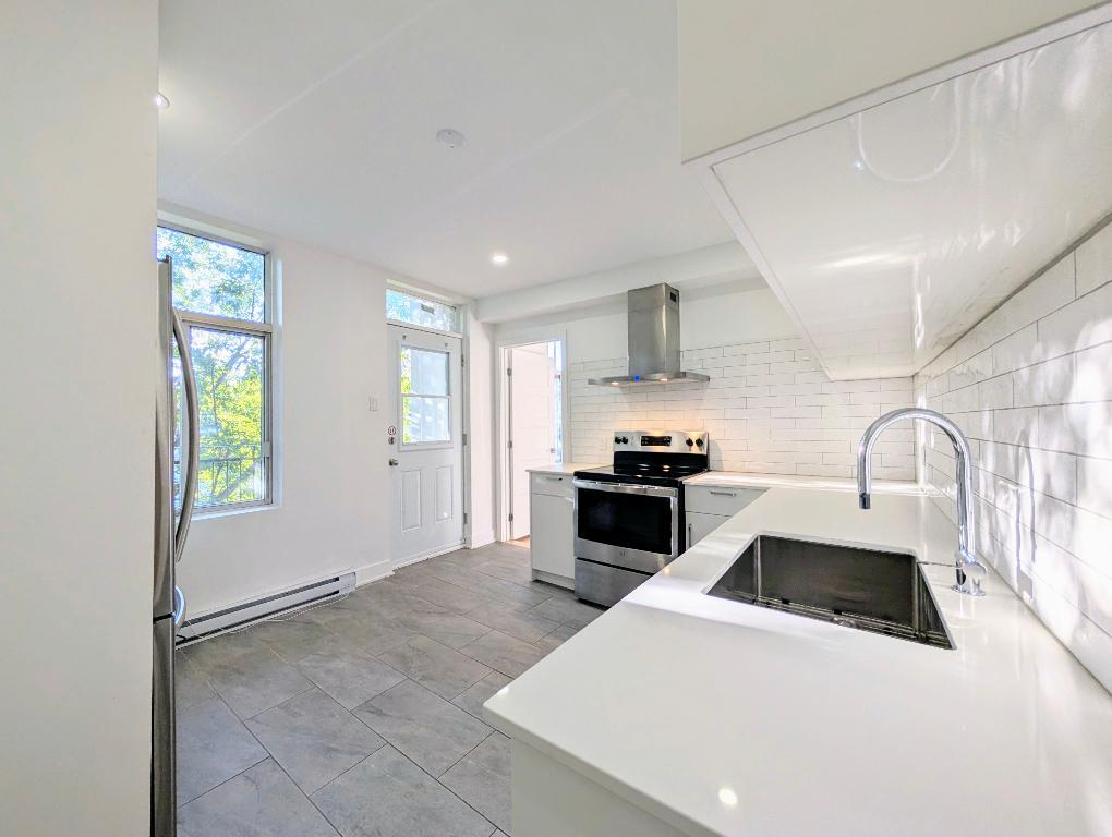**Because You Deserve Renovated 4 1/2, TOP FLOOR, Metro Lasalle,Verdun** | 3095934