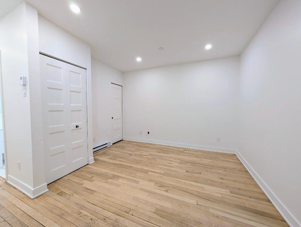 **Because You Deserve Renovated 4 1/2, TOP FLOOR, Metro Lasalle,Verdun** | 3095934