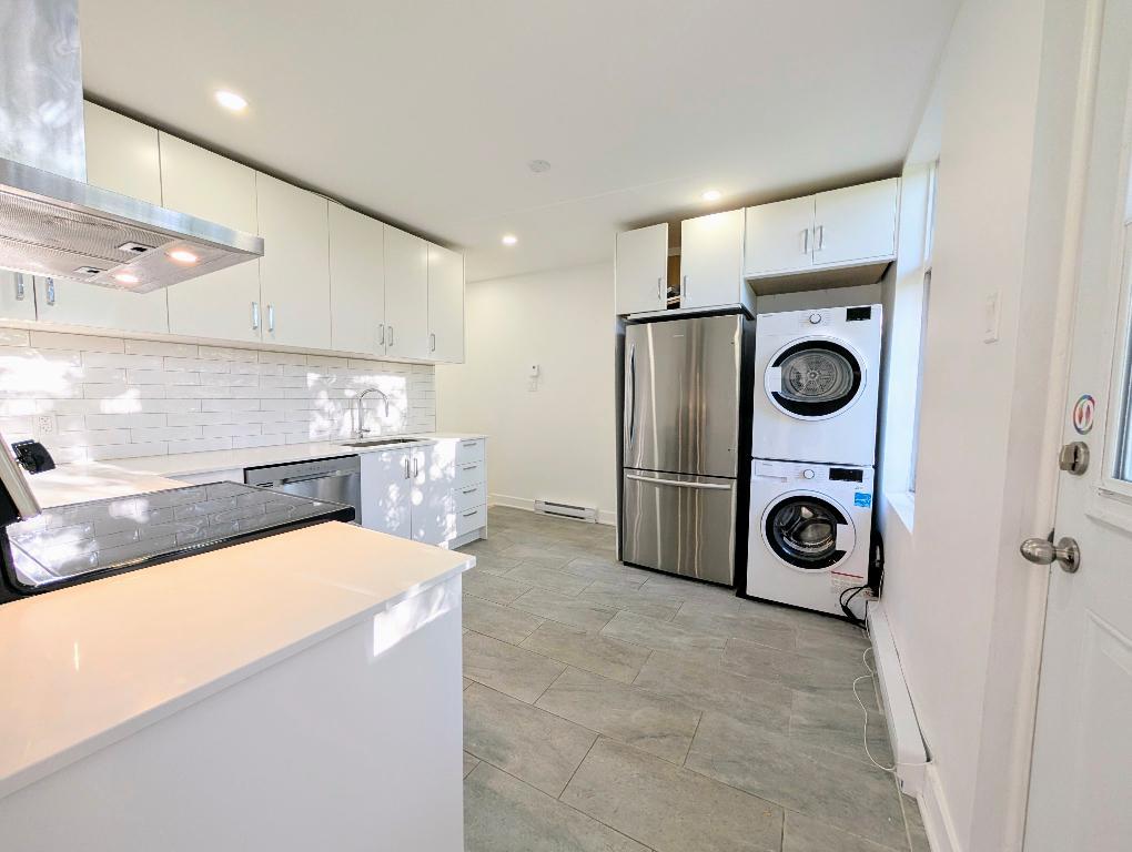 **Because You Deserve Renovated 4 1/2, TOP FLOOR, Metro Lasalle,Verdun** | 3095934