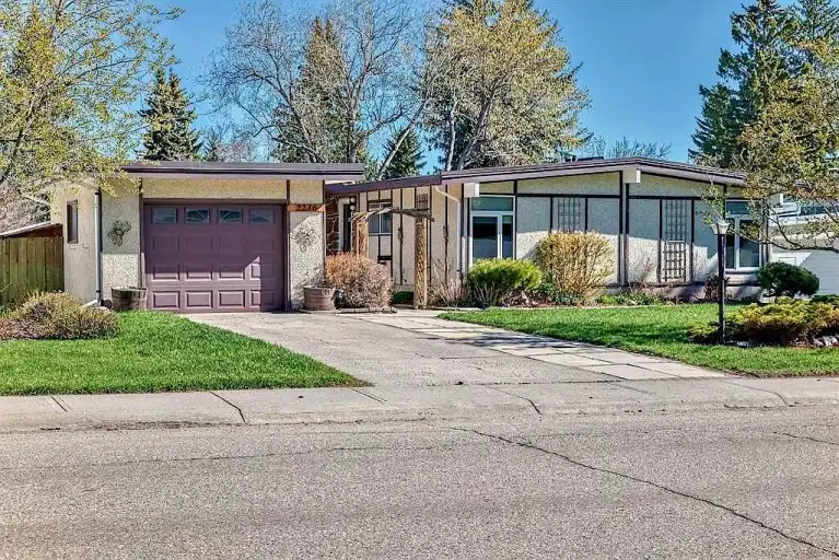 5 BEDROOMS | 2.5 BATHROOMS | SUNROOM | GARAGE | PRIVATE BACK YARD | 2236 98 Avenue Southwest, Calgary | 3130860