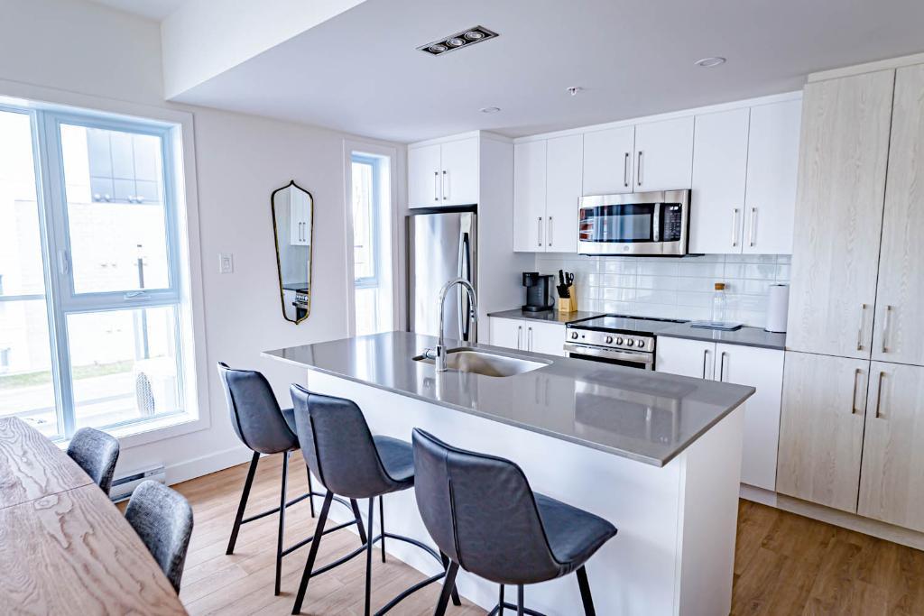 À LOUER + Gym + Club House + stationnements, 2 chambres Sainte-Foy Québec - appartement / logement | 3122730