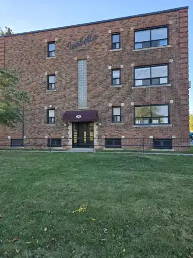 Isabel Gardens – 181 Queenston Road - Renovated 1 Bedroom | 181 Queenston Road, Hamilton | 3096316