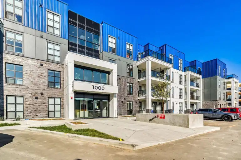 Luxury 1 bed and 1  Bath condo with heated parking | 4270 Norford Avenue Northwest, Calgary | 3096378
