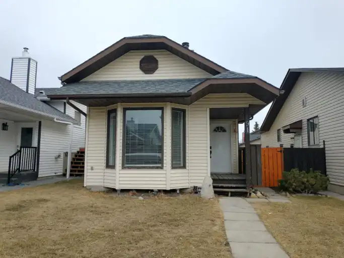 Full house to live, with discount in rent | Calgary | 3096387