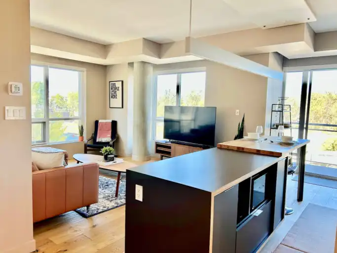 Executive FURNISHED 2 bed & 2 bath in Inglewood - Move in Ready | 301 - 63 Inglewood Park SE, Calgary | 3096406
