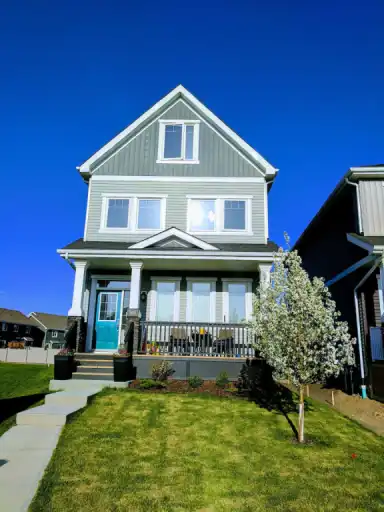 Charming 3-Bedroom Home with Loft in Glenridding Heights | Edmonton | 3096436