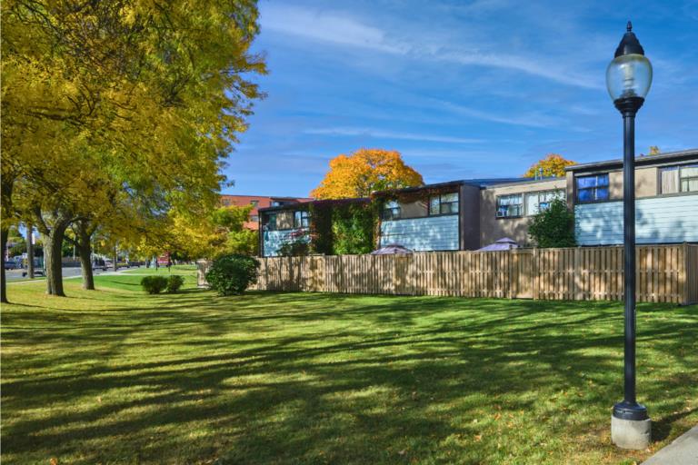 West Park Village Townhomes | 15 & 25 Blackfriar, 190 & 200 Kingsview, 65 & 75 Bridesburg Dr., Etobicoke | 3096539