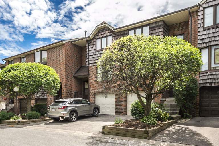 Old Towne Place | 467 Simonston Blvd, Thornhill | 3096753