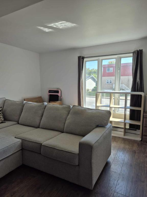 Appartement 4 1/2 à louer près des Galeries du Cap et de l'autoroute 40. | 3097534
